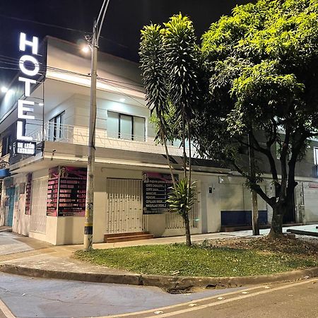 Hotel De Leon Estadio Медельин Экстерьер фото
