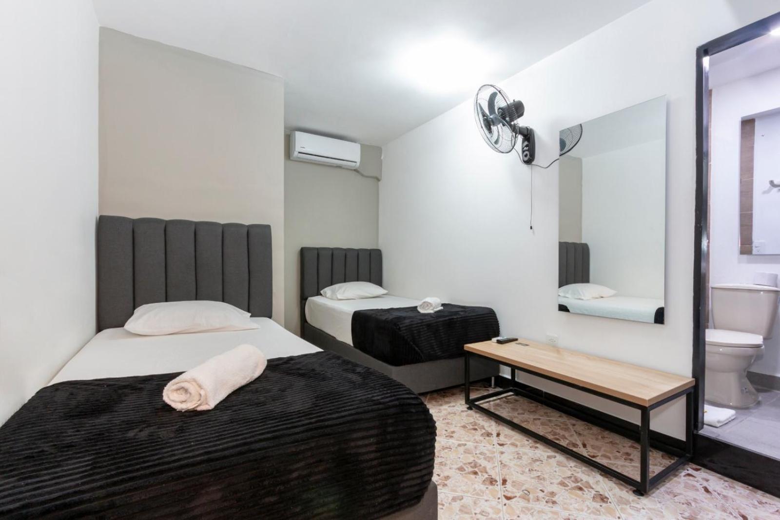 Hotel De Leon Estadio Медельин Экстерьер фото