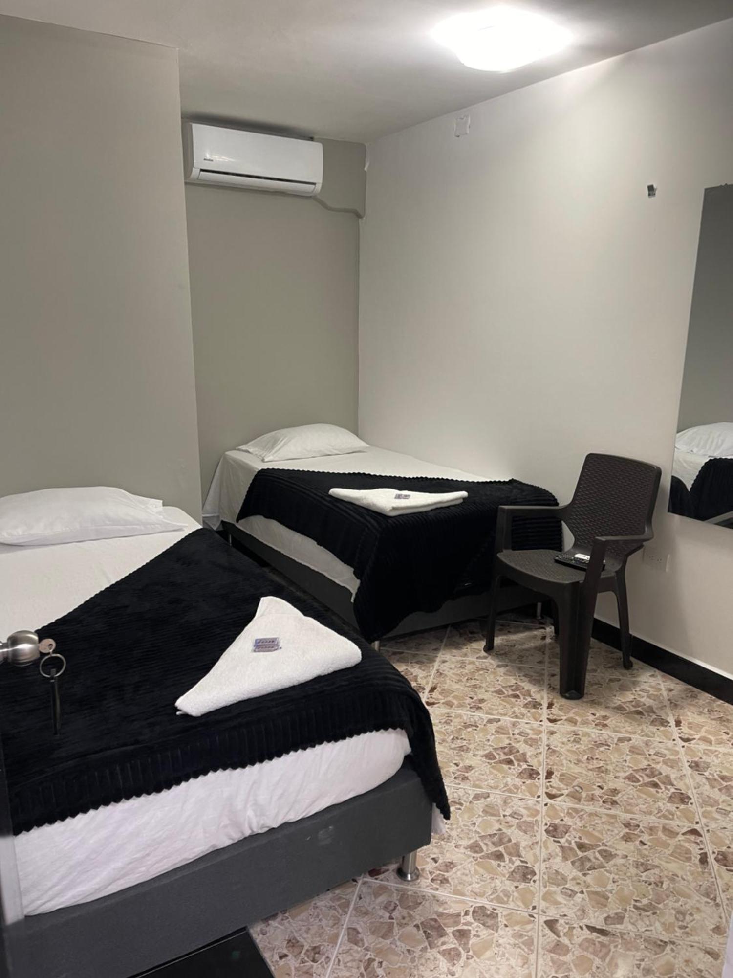 Hotel De Leon Estadio Медельин Экстерьер фото