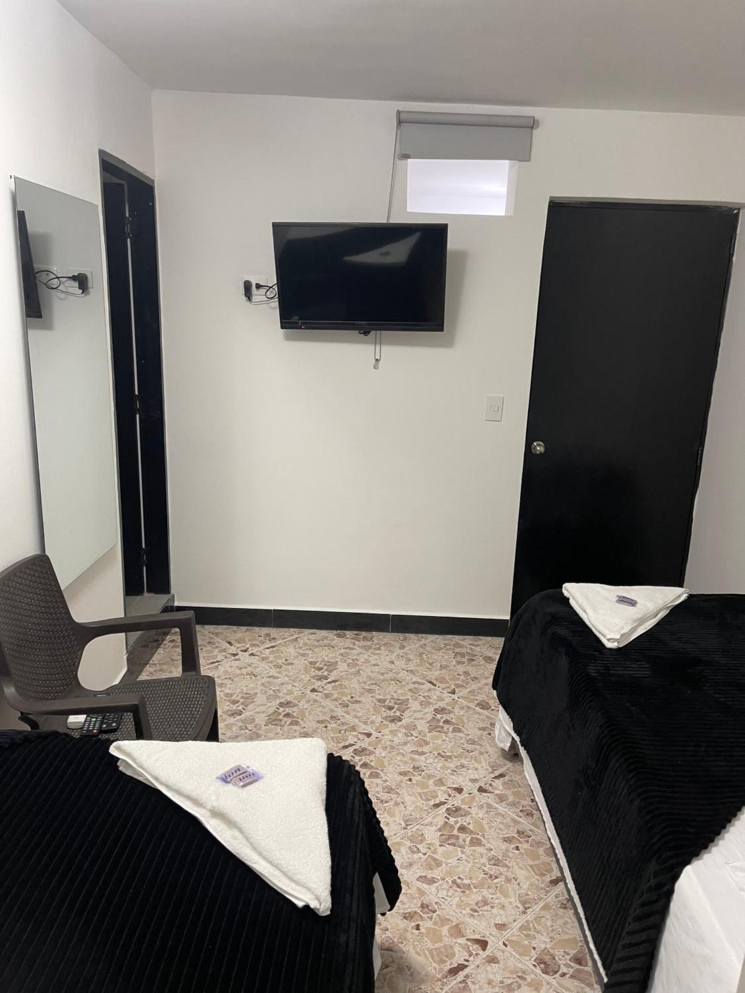 Hotel De Leon Estadio Медельин Экстерьер фото