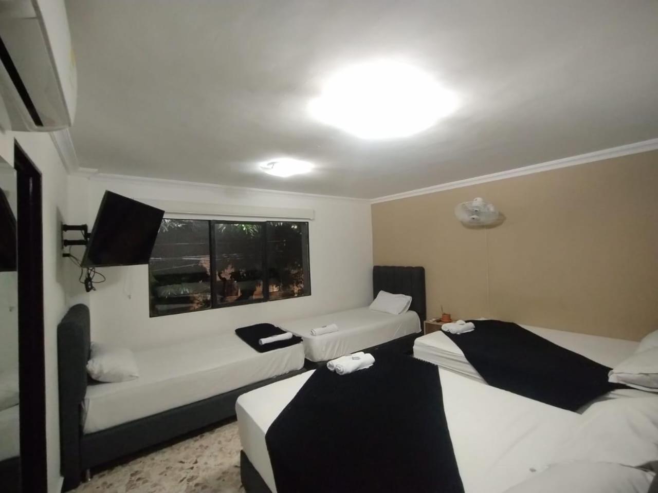Hotel De Leon Estadio Медельин Экстерьер фото